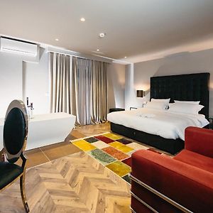 Deluxe Double Room Bath